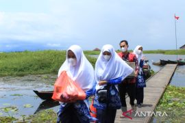 SDN 3 Sungai Buluh terima sejumlah bantuan dari SIT Al-Khair Barabai