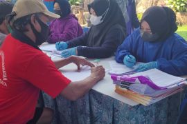 Ratusan narapidana Lapas Surabaya ikuti pemeriksaan penyakit seksual