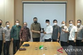 Wako Fadly Amran terima penghargaan dari BPJS Ketenagakerjaan