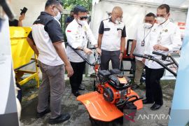 Pemerintah dorong industri alat mesin pertanian gunakan komponen dalam negeri