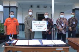 BNI salurkan bantuan minyak goreng melalui Pemkot Madiun