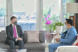 Gubernur Jawa Barat dan Dubes Inggris bahas energi baru terbarukan