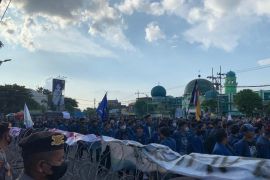 Aksi BEM Surabaya ajukan tujuh tuntutan