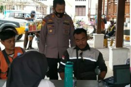 Polsek Indrapura jemput masyarakat lalu diantar ke lokasi vaksinasi