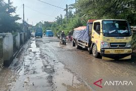Pemkab Bogor alokasikan anggarkan Rp8 miliar untuk perbaiki jalan Pasar Ciampea