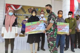 Kodim 1413 Buton salurkan bantuan untuk nelayan dan PKL di Wakatobi