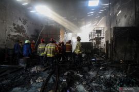 Kebakaran Gudang Pengolahan Oli Bekas di Sidoarjo