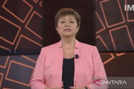 Dunia tengah menghadapi krisis ganda