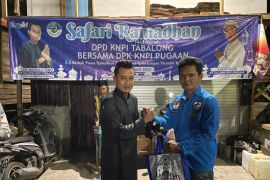 KNPI Tabalong, bagikan seribu paket sembako