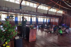 Satgas 412 Malagayneri gelar ibadah minggu Paskah bersama warga