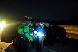 Rombongan grup musik Debu kecelakaan di Tol Probolinggo, dua orang tewas