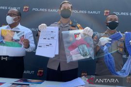 Ibu dan dua anak tewas karena diracun serta bunuh diri, kata Kapolres Garut