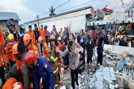 15 orang terjebak ambruknya bangunan Alfamart di Gambut, Kalsel