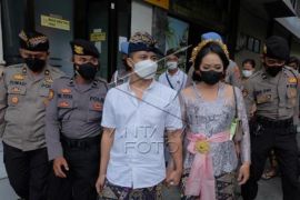 Tahanan Kasus Narkotika Menikah Di Polresta Denpasar Page 1 Small
