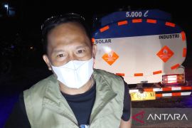 Polda Jambi amankan 4 truk BBM pindahkan solar ilegal ke tugboat di Sungai Batanghari