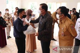 Wabup Buleleng serahkan sembako saat Safari Ramadhan bersama Baznas-BSI