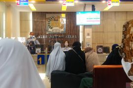 Umrah kembali dibuka, permohonan paspor di Padang meningkat hingga 70 orang per hari