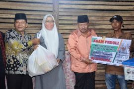 Usai sahur bersama, Bupati Agam serahkan bantuan bedah rumah kepada keluarga kurang mampu