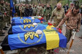 Kabar Ukraina: Dari situasi Mariupol hingga  perintah mengepung pabrik