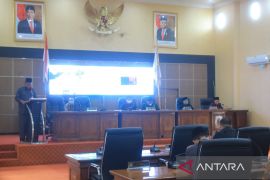 Sekda sampaikan LKPj tahun 2021 kepada DPRD