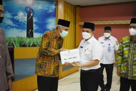 Pemkot Pontianak berikan uang transportasi untuk 330 guru mengaji tradisional