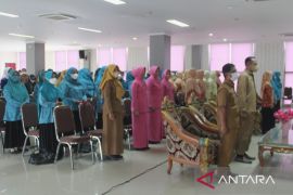 Ibu-ibu ikuti sosialisasi gerakan nasional revolusi mental melalui pemanfaatan sampah