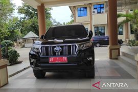 Rencana pembelian mobil baru Bupati dan Wabup HST dikritik