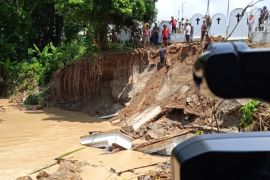 Legislator minta pemkot benahi TPU Kristen amblas diterjang sungai