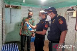 Bea Cukai lakukan asistensi produsen produk pembersih "Gleeh" di Sabang