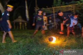 Tradisi permainan tradisional api Purnacandra di Banyuwangi Page 2 Small