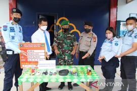 Razia gabungan Rutan Siak temukan ponsel hingga pisau rakitan