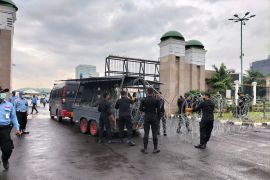 Demonstran mulai padati depan Gedung Parlemen