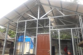 Demi  Lebaran, korban gempa di Pasaman Barat bangun hunian mandiri