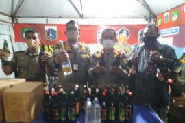 Satpol PP Taman Sari sita 120 botol miras ilegal dari pedagang jamu