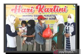 DWP Tanah Laut berbagi rezeki ke anak yatim piatu