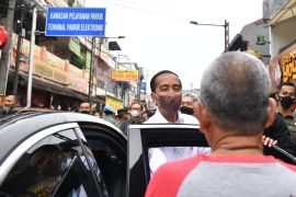 Presiden merespons permintaan pedagang di Pasar Bogor