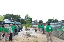 450 pohon penghijauan di tanam di Hari Bumi