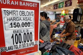 Warga Tanjungpinang antusias berburu diskon pakaian lebaran