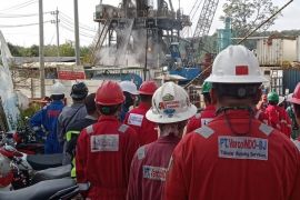 Polisi Sumut evakuasi warga korban kebocoran sumur gas di Mandailing Natal