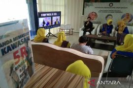 PIKK PLN UPDK Kendari gandeng Donna Scarves peringati Hari Kartini