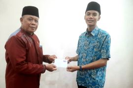 Masjid Darul Huda Padang bagikan santunan THR yatim piatu Rp24,4 juta