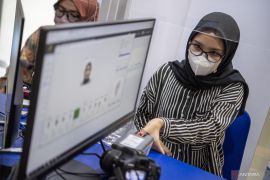 Indonesia trying to restore immigration services after system outage