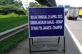 Pemilahan plat nomor kendaraan ganjil-genap digelar di 2 titik Tol Japek