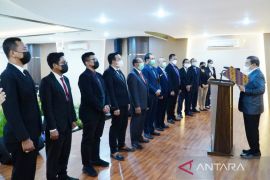 Prof Sutarto Hadi lantik DPW Artipena Bali