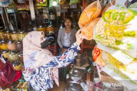 Ekonom: Waspada efek ganda THR dorong inflasi
