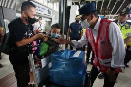 Menhub Tinjau Calon Penumpang Mudik Ke Sumbar Di Bandara Soetta