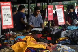 Diskon harga menjelang Lebaran di Makassar Page 1 Small