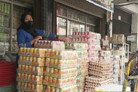 Warga Tanjungpinang berburu minuman kaleng jelang Lebaran