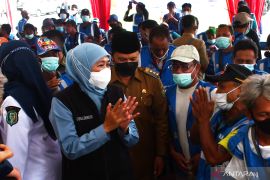 Gubernur Jatim Beri Santunan Juru Parkir Madiun