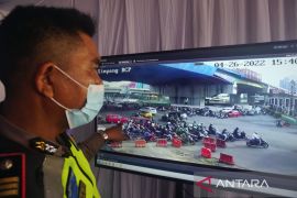 Polisi berlakukan "one way" di Jalan Hasibuan Bekasi jika ada kemacetan
